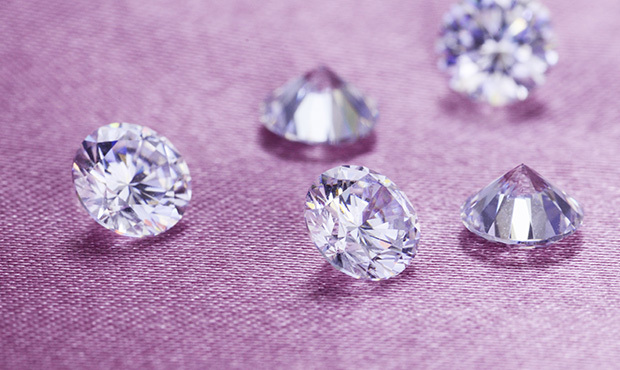 圆钻异形钻或彩钻有哪些区别特点钻石婚戒选哪种更好