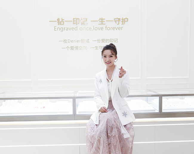 《你和我的倾城时光》林源进入蒂爵钻戒Derier珠宝店 《你和我的倾城时光》林源进入蒂爵钻戒Derier珠宝店