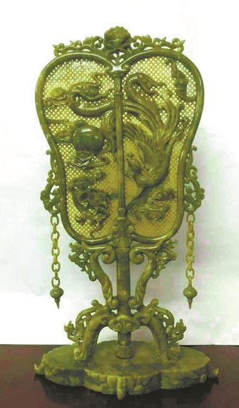 高光烈玉雕作品《福在眼前》获中国工艺美术馆收藏