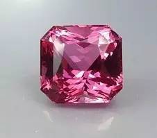 红宝石婚戒来见证热恋,用红宝石婚戒来守护爱情.jpeg